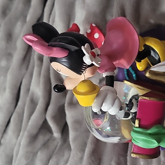 Minnie Mouse snow globe statue Disney - Picture 9 of 10